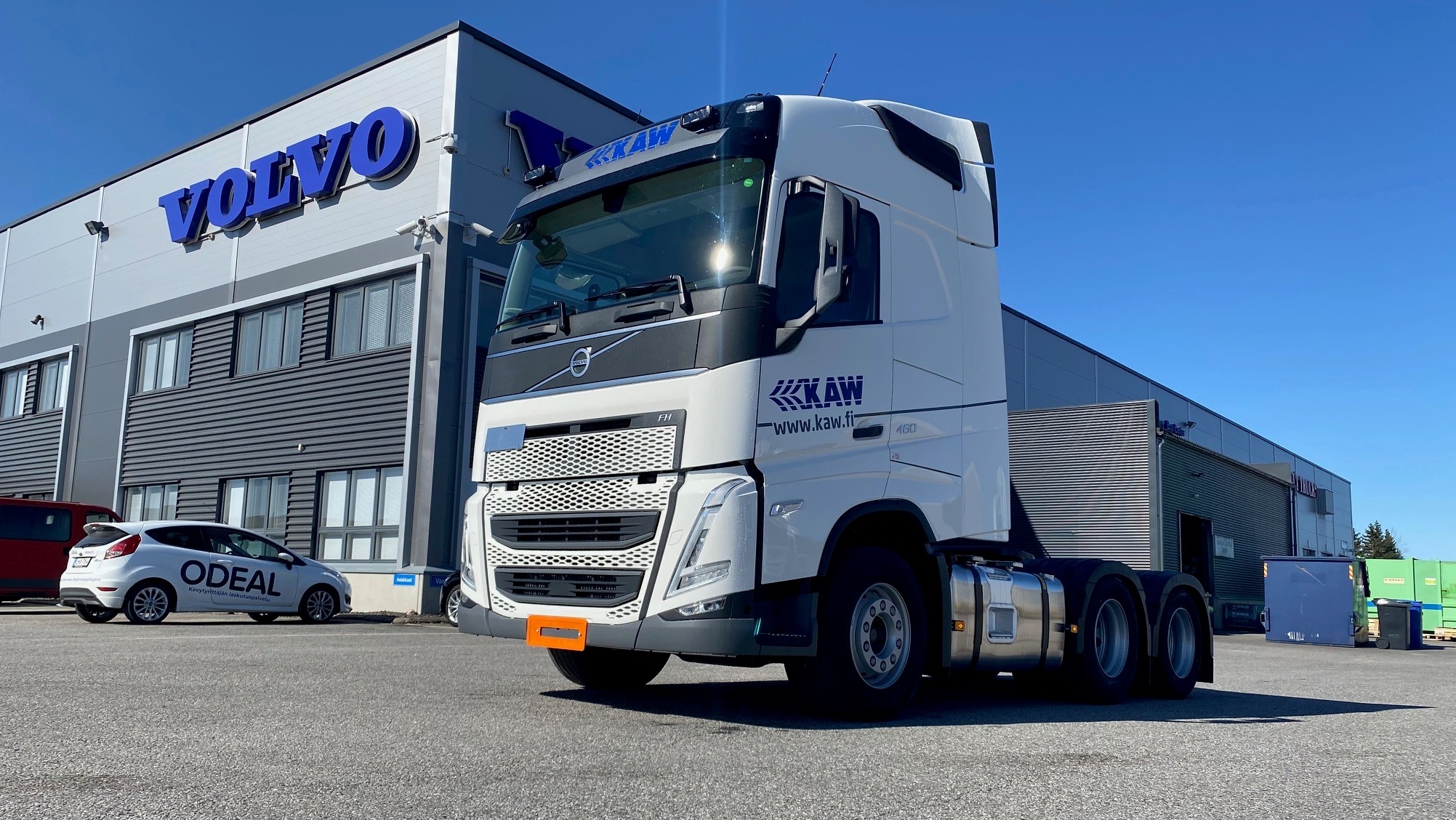 Kuljetuspalvelu All The Waylle tulee yhteensä 6 kappaletta uuden mallin Volvo FH 6 x 2 460 Globe -veturia, joissa polttoainetehokkuus on viety korkealle tasolle kaikissa valinnoissa. Autoissa on mm. I-See, optimoitu perävälitys ja tyhjäkäyntipysäytys.