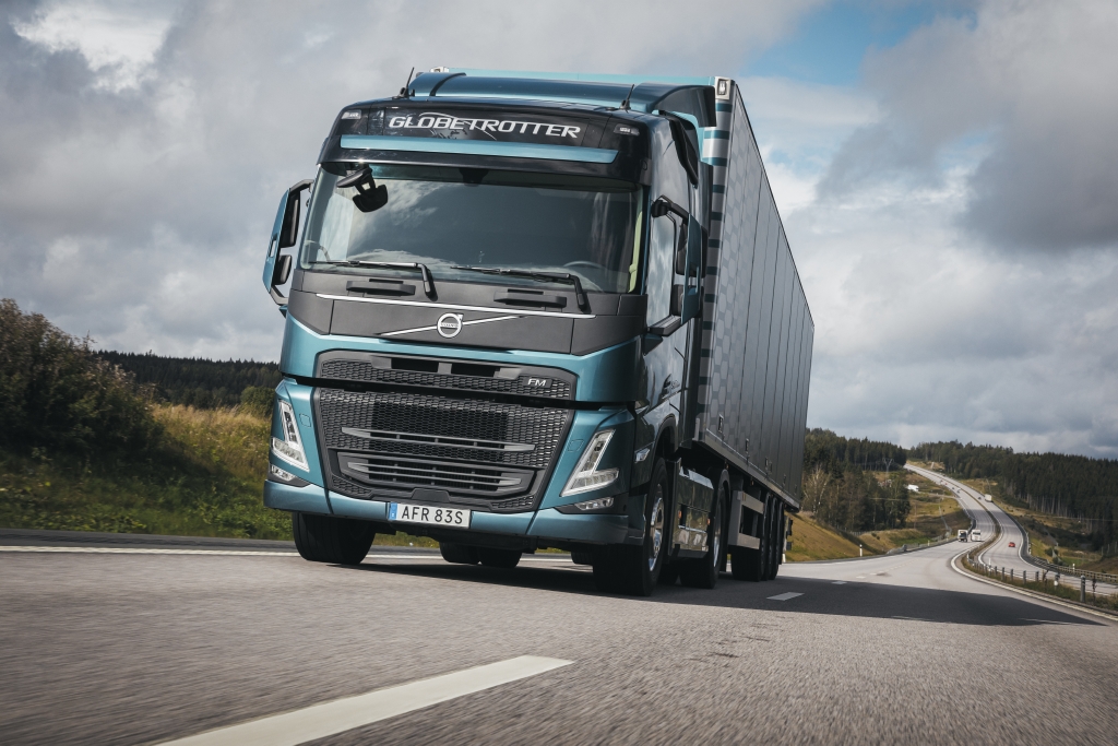 Uusi Volvo FM on keskittynyt alusta alkaen kuljettajan työpaikan parantamiseen tarkoituksellisen ja palkitun suunnittelun avulla.