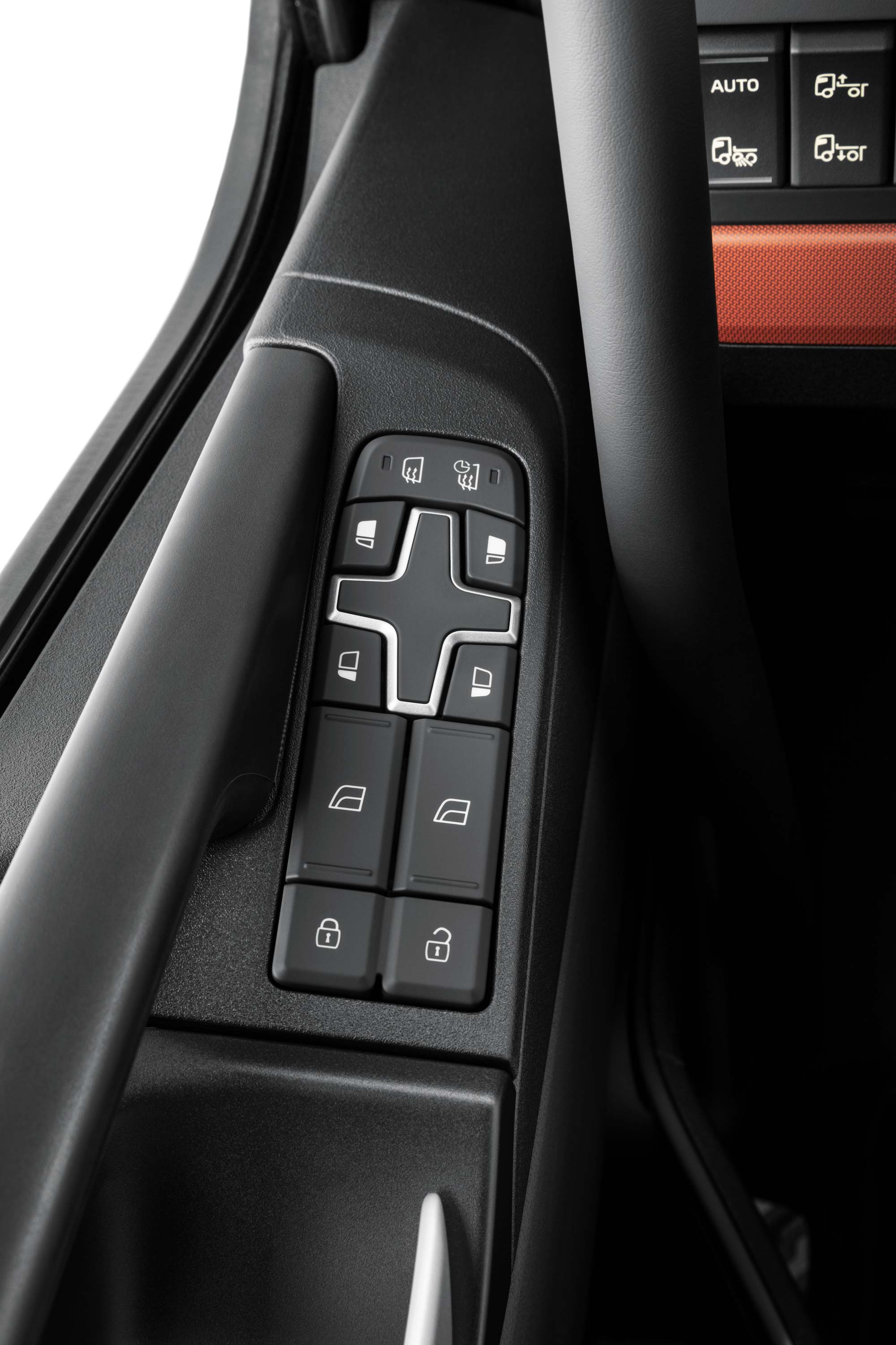 Volvo FH16:n sisätilaan integroidut hallintalaitteet helpottavat käyttöä.